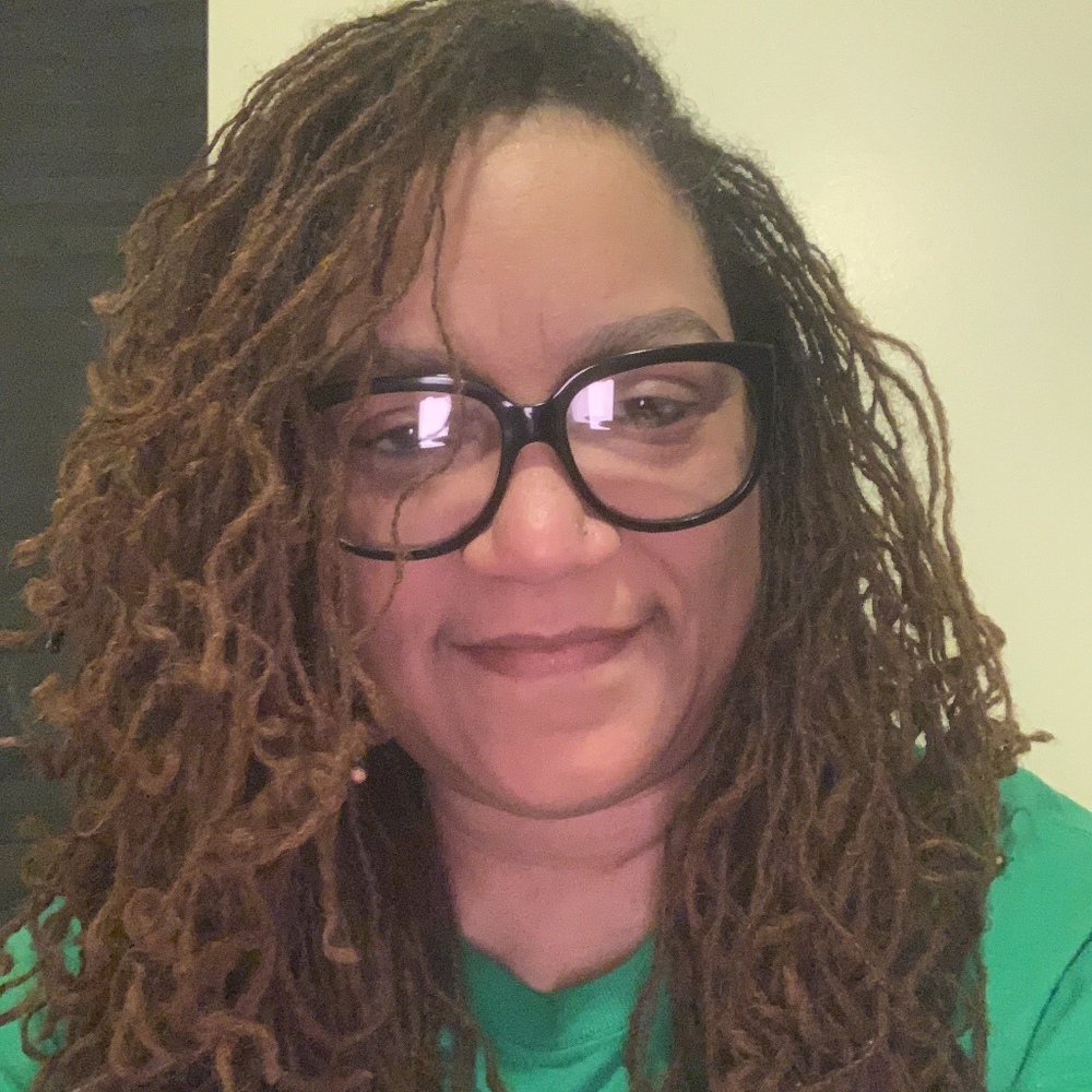 Meet your Posher, Crystal